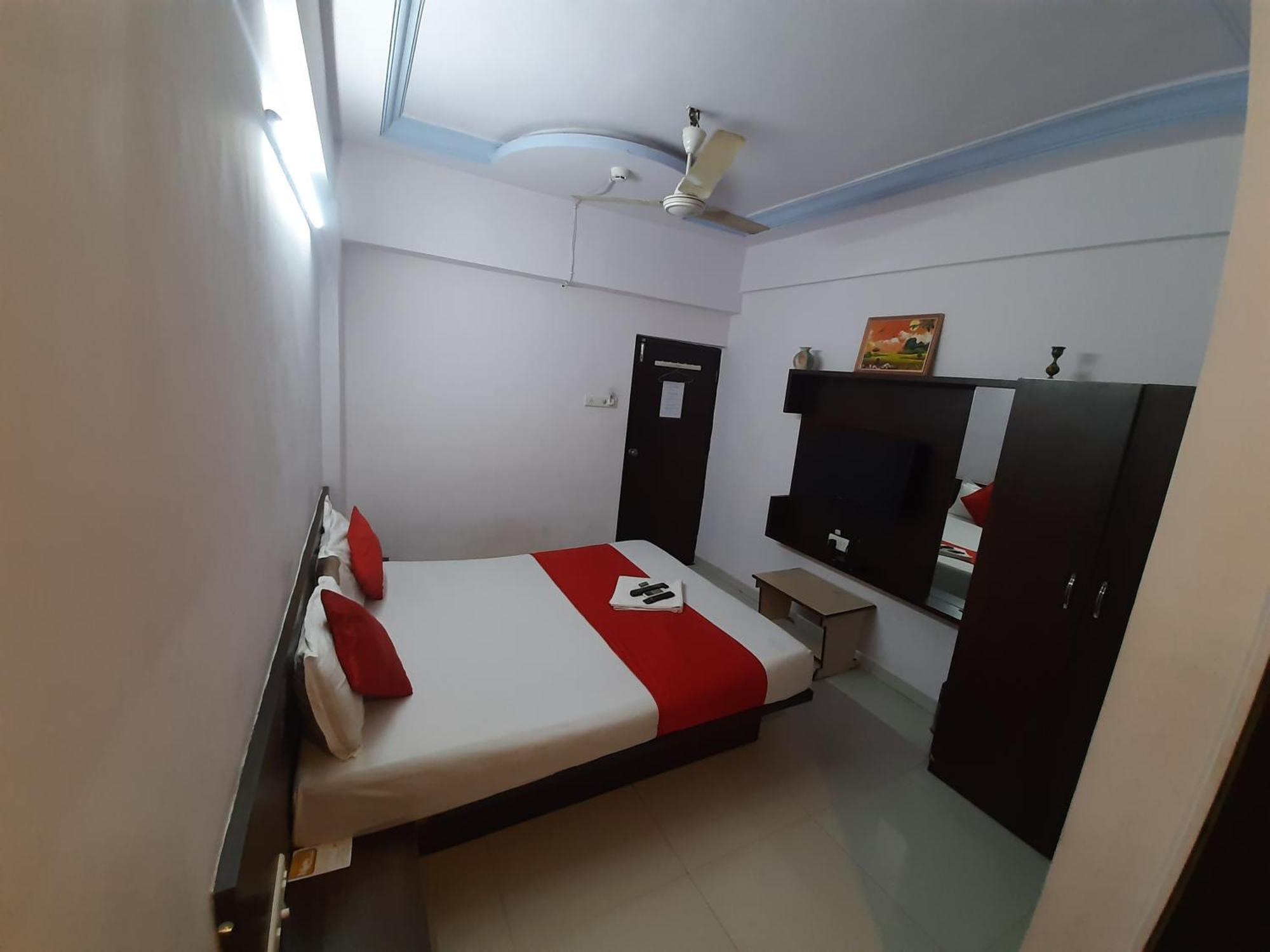 Hotel Royal Night Ahmedabad Exterior foto